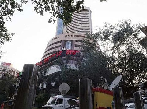 Stock Market | सेन्सेक्स ६१,८१७ तर निफ्टी १८,५०० च्यावर झाला बंद