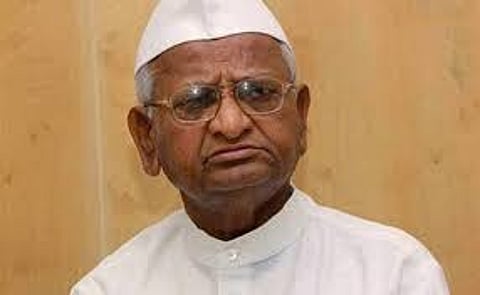 जेष्ठ समाजसेवक अण्णा हजारे रूग्णालयात दाखल, मुख्यमंत्र्यांचे ट्विट