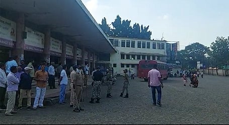 तब्बल 15 दिवसांनी लाल परी पडली बस स्थानका बाहेर