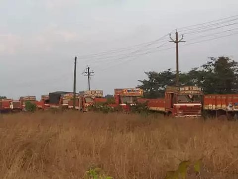 देवगड तालुक्यातील फणसगाव – महाळुंगे रस्त्यावर रास्ता रोको