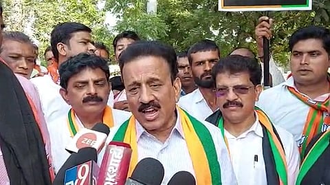 बैलगाडा घेऊन रस्त्यावर उतरणार; गिरीश महाजनांचा ठाकरे सरकारला इशारा