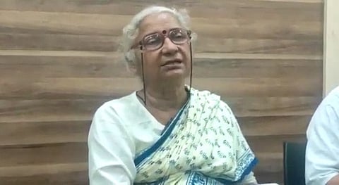 ‘देवेंद्र फडणवीसांच्या पूररेषेच्या गोंधळामुळे कोल्हापुरला महापुराचा वेढा’