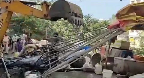 उल्हासनगर महापालिकेचा अनधिकृत मच्छी मार्केटवर हातोडा