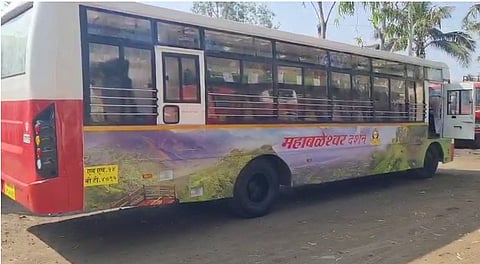 महाबळेश्वर एसटी डेपोत नवीन पर्यटन बस दाखल