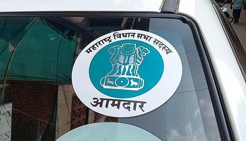आमदार-खासदारांसाठी मोठी बातमी, गाडीवर अशोकस्तंभ स्टिकर लावण्यास मनाई!