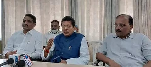 जिल्हा बँक निवडणुकीवरून समर्थकांकडून धमकीचे फोन – आमदार दीपक केसरकर