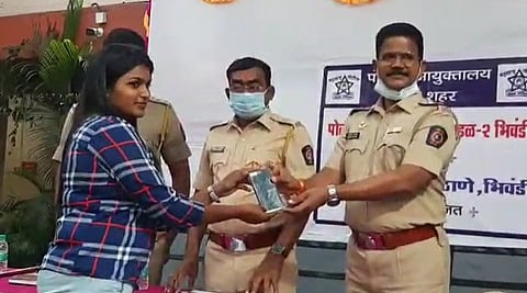 भिवंडीत कोनगाव पोलिसांची कामगिरी; साडे सहा लाख किमतीचे मोबाईल नागरीकांना केले परत