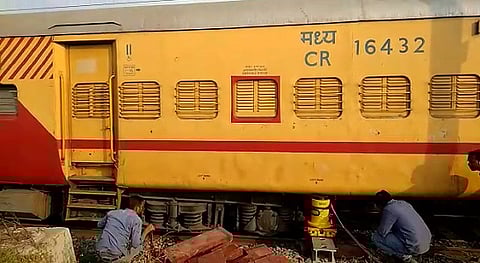 मनमाडमध्ये किसान एक्स्प्रेस मालगाडीचा डबा घसरला