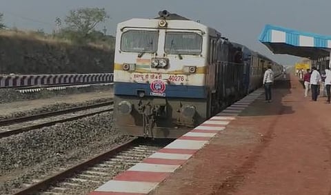 अहमदनगर-बीड-परळी रेल्वेची ६१ किमी स्पीड ट्रायलला सुरवात