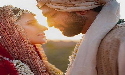 Vicky-Katrina Wedding Photo | विकी कौशल आणि कतरिना कैफ अडकले लग्नबंधनात;फोटो आले समोर