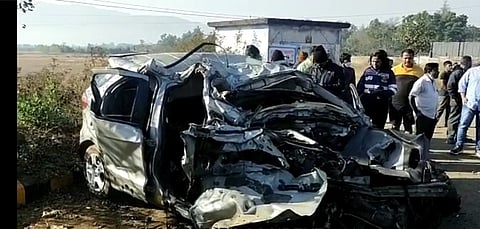 जुन्या मुंबई-पुणे महामार्गावर भीषण अपघात, पाच जणाचा जागीच मृत्यु