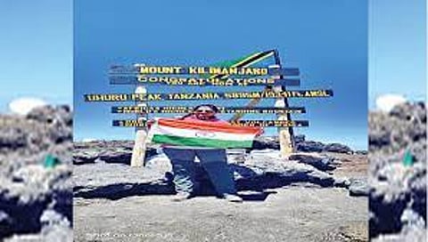 अटकेपार झेंडा; आदिवासी आश्रमशाळेच्या शिक्षिकेने माउंट किलीमांजारोवर फडकवला तिरंगा