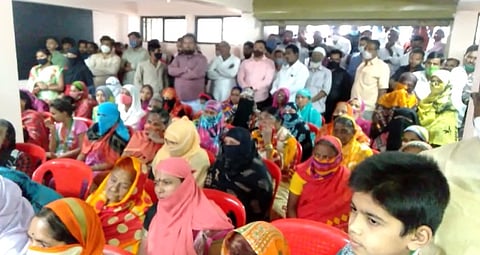 मंत्री जयंत पाटील यांच्या उपस्थितीत पोट निवडणूकीचा प्रचार; कोरोना नियमांचा फज्जा…