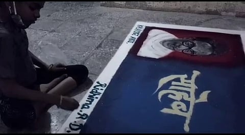 Balasaheb Thackeray Birth Anniversary : दिवंगत नेते बाळासाहेब ठाकरे यांना चिमुकलीने केले रांगोळीतून अभिवादन