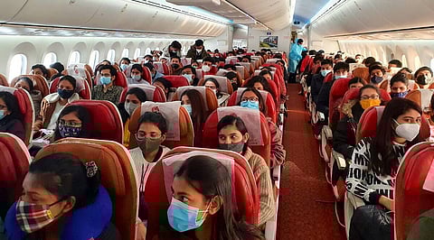 Another Air India flight carrying students stranded in Ukraine (Students Stuck Ukraine) has arrived at Delhi airport. A second Air India flight from the Romanian capital, Bucharest, landed at Delhi Airport on Sunday morning, government officials said. Civil Aviation Minister Jyotiraditya Scindia welcomed the refugees at the airport with roses.