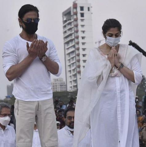 ‘त्या’ फोटोत शाहरुखची बायको नाही? मग ती कोण? पाहा काय आहे फोटोचं वास्तव?