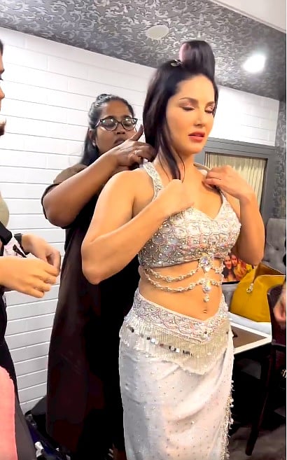 video viral | फॅशन डिझानरवर का संतापली सनी लिओनी, पाहा व्हिडिओ