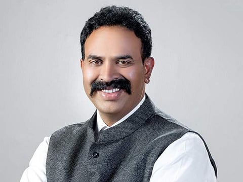 भाजप खासदार रणजितसिंह यांच्यांवर 4 कोटीच्या फसवणुकीचा आरोप, काय आहे प्रकरण ?