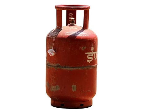 जळगावात गॅस सिलिंडरच्या स्फोटात एक जण ठार तर एक गंभीर जखमी