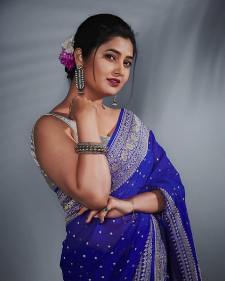 प्राजक्ता माळीने योगा करताना व्हिडीओ केला शेअर