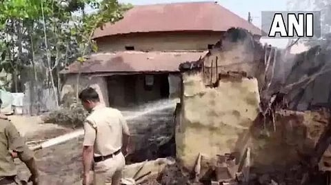 तृणमूल नेत्याच्या हत्येनंतर पश्चिम बंगालमध्ये १० जणांना जिवंत जाळले