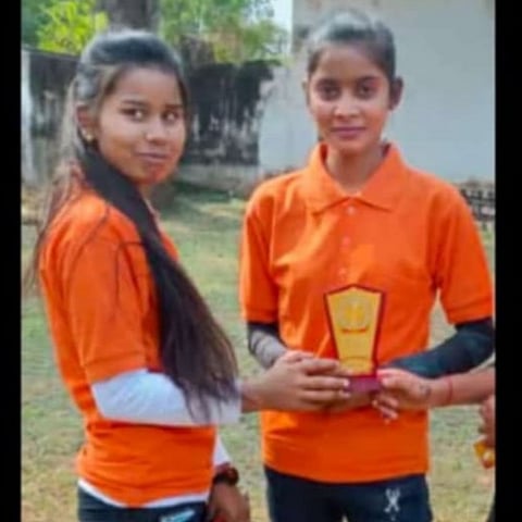 धावत्या रेल्वेतून उडी मारुन दोघांची आत्महत्या