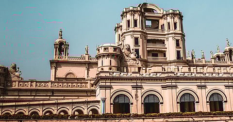 8 Historic Monuments In Lucknow To Revisit The Mughal Era