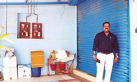 Gas Shortage | சிலிண்டர்கள் பதுக்கி வைத்து விற்பனை: திருப்பூரில் கியாஸ் நிறுவனத்துக்கு ‘சீல்’