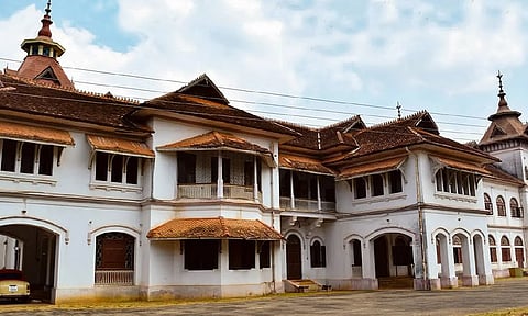 கேரளாவில் கவடியார் அரண்மனையில் இருந்த ரூ.2 கோடி மதிப்பிலான நகைகள் மாயம்- மூத்த உறுப்பினர் போலீசில் புகார்