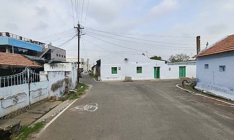 கருமத்தம்பட்டி அடுத்துள்ள பொன்னாண்டம்பாளையம் கிராமத்தை படத்தில் காணலாம்.