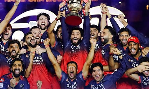 மார்ச் 31-ல் இறுதி முடிவு: ரூ.18,488 கோடிக்கு RCB அணியை வாங்க மல்லுக்கட்டும் 2 உரிமையாளர்கள்