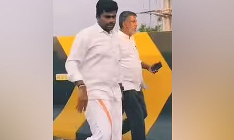 மேம்பாலத்தில் போக்குவரத்து நெரிசல்: கோவை ஆர்ப்பாட்டத்திற்கு 2 கி.மீ தூரம் நடந்து சென்ற Annamalai