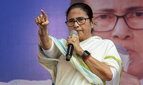 மேற்குவங்காளத்தில் 50-க்கும் மேற்பட்ட அதிகாரிகள் இடமாற்றம்: தேர்தல் கமிஷனை கடுமையாக சாடிய மம்தா