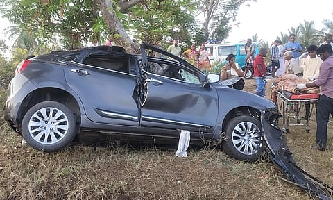 சின்னசேலம் அருகே கார் மரத்தில் மோதி மாமியார்-மருமகள் பலி