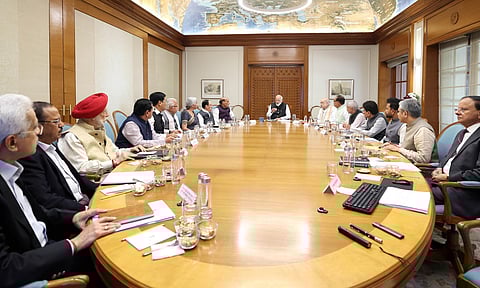 இந்தியாவில் எரிபொருள் தட்டுப்பாடு அபாயம்: பிரதமர் மோடி ஆலோசனை