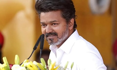 சட்டமன்ற தேர்தலுக்கு முன்பு 2000 த.வெ.க நிர்வாகிகளுடன் போட்டோஷூட்- விஜய் திட்டம்?