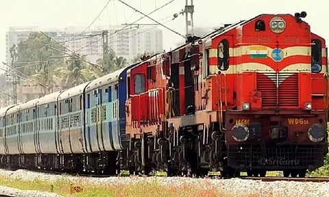 ரெயில் மீது கல் வீசினால் கடும் நடவடிக்கை- ரெயில்வே எச்சரிக்கை