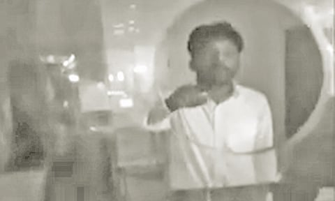 பூங்கா நகர் ரெயில் நிலையத்தில் டிக்கெட் கொடுக்காமல் தூங்கிய ஊழியர் சஸ்பெண்டு