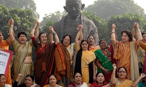 மகளிருக்கு 33% இட ஒதுக்கீட்டை அமல்படுத்த மத்திய அரசு தீவிரம்.. மக்களவை தொகுதிகள் அதிகரிக்க வாய்ப்பு | Parliament