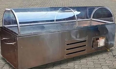 ஐஸ் பெட்டியுடன் காத்திருந்த உறவினர்கள்..!- உயிருடன் வந்த முதியவருக்கு நேர்ந்த சோகம்- ஆந்திராவில் பரபரப்பு