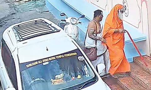 சாபம் விட்டு நாசமாக்கி விடுவேன்- வீடு புகுந்து பெண்ணிடம் ரூ.1 லட்சம் கேட்டு அடம் பிடித்த சாமியார்கள்