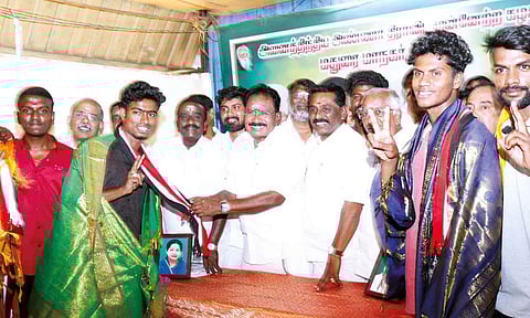 கூட்டமாக செல்வது பெரிதல்ல; வெற்றி மட்டும்தான் பெரியது- Sellur Raju