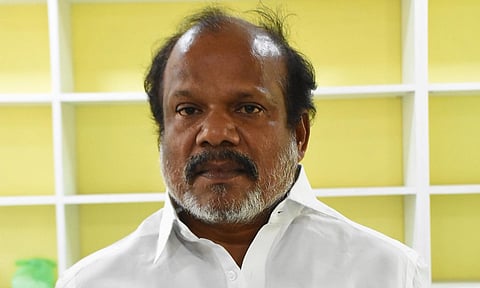 பணி செய்ய விடாமல் இடர்பாடு- விழுப்புரம் நகர அ.தி.மு.க. செயலாளர் திடீர் விலகல்: எடப்பாடி பழனிசாமிக்கு கடிதம்