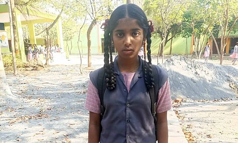 ஒடுகத்தூர் அருகே தந்தை இறந்த துக்கத்திலும் தேர்வு எழுதிய 10-ம் வகுப்பு மாணவி