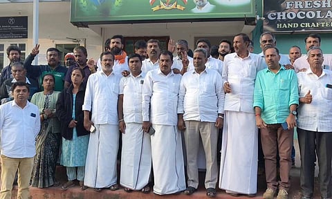 TN Assembly Election| ஊட்டி தொகுதியை பா.ஜ.க.வுக்கு வழங்கியதற்கு எதிர்ப்பு: ஊட்டி கட்சி அலுவலகம் முன்பு அ.தி.மு.க.வினர் ஆர்ப்பாட்டம்