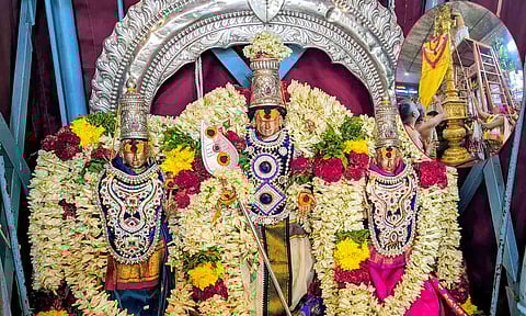 பழனி முருகன் கோவிலில் பங்குனி உத்திர திருவிழா கொடியேற்றத்துடன் தொடங்கியது