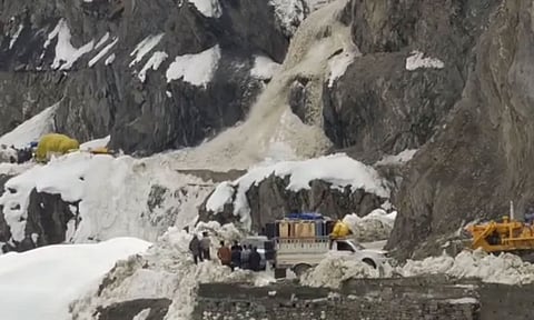 ஜம்மு காஷ்மீரில் சோகம்: பனிச்சரிவில் சிக்கி 7 பேர் பலி