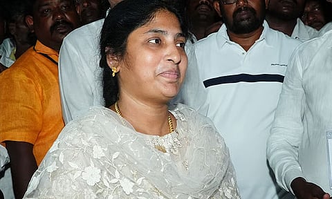 TN Assembly Election| திரு.வி.க.நகர் தொகுதியில் இரட்டை இலை சின்னத்தில் ஆம்ஸ்ட்ராங் மனைவி போட்டி