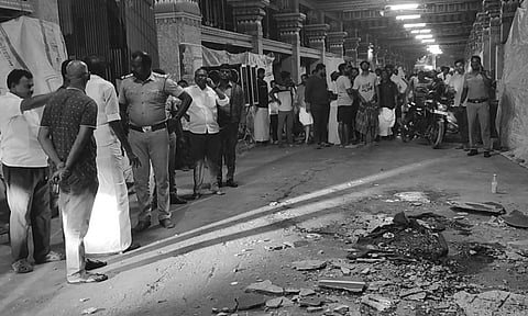 சமயபுரம் மாரியம்மன் கோவில் மேற்கூரை இடிந்து விழுந்து பெண் பக்தர் பலி