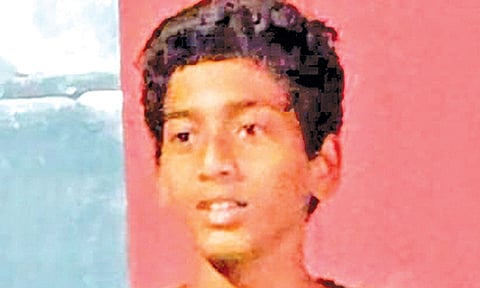 திருச்சி அருகே நீச்சல் தெரிந்தும் விபரீதம் - கிணற்றில் குதித்த 9-ம் வகுப்பு மாணவர் திட்டில் மோதி மூழ்கி பலி